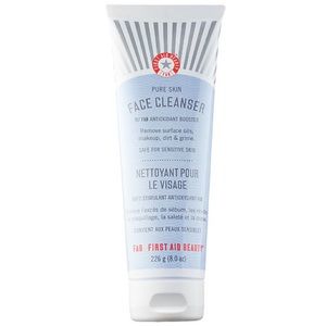 First Aid Beauty - Face Cleanser
